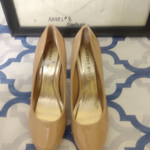 Shoes - Picture 2 of 8